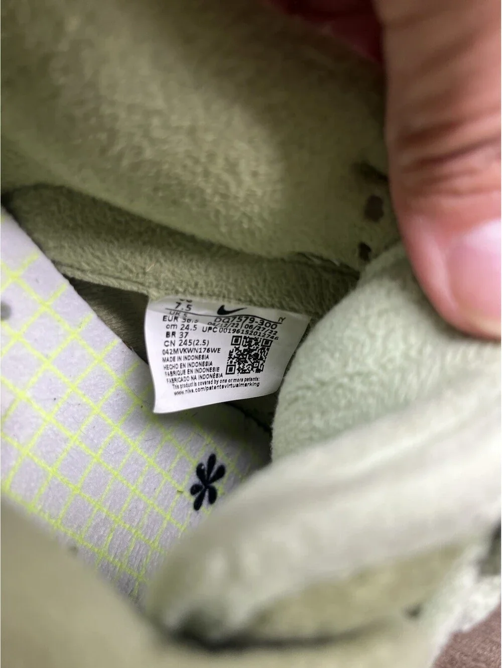 Nike Dunk Low SE Fleece Honeydew Women’s Size 7.5 Shoes Sneakers DQ7579-300